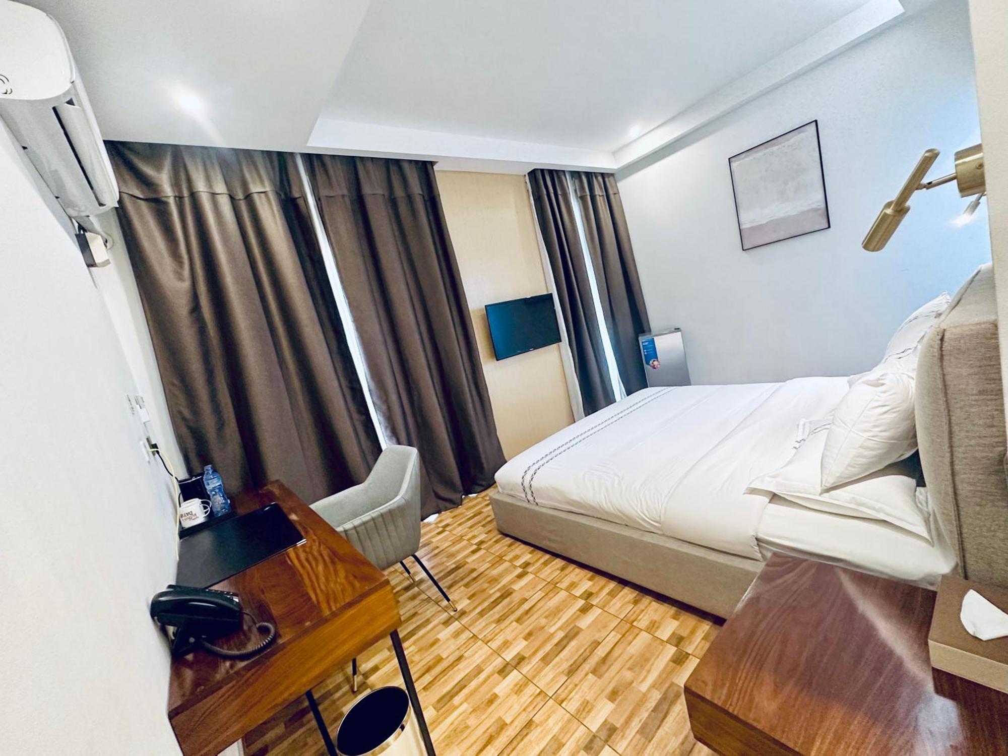 H&H Hotel Киншаса Экстерьер фото