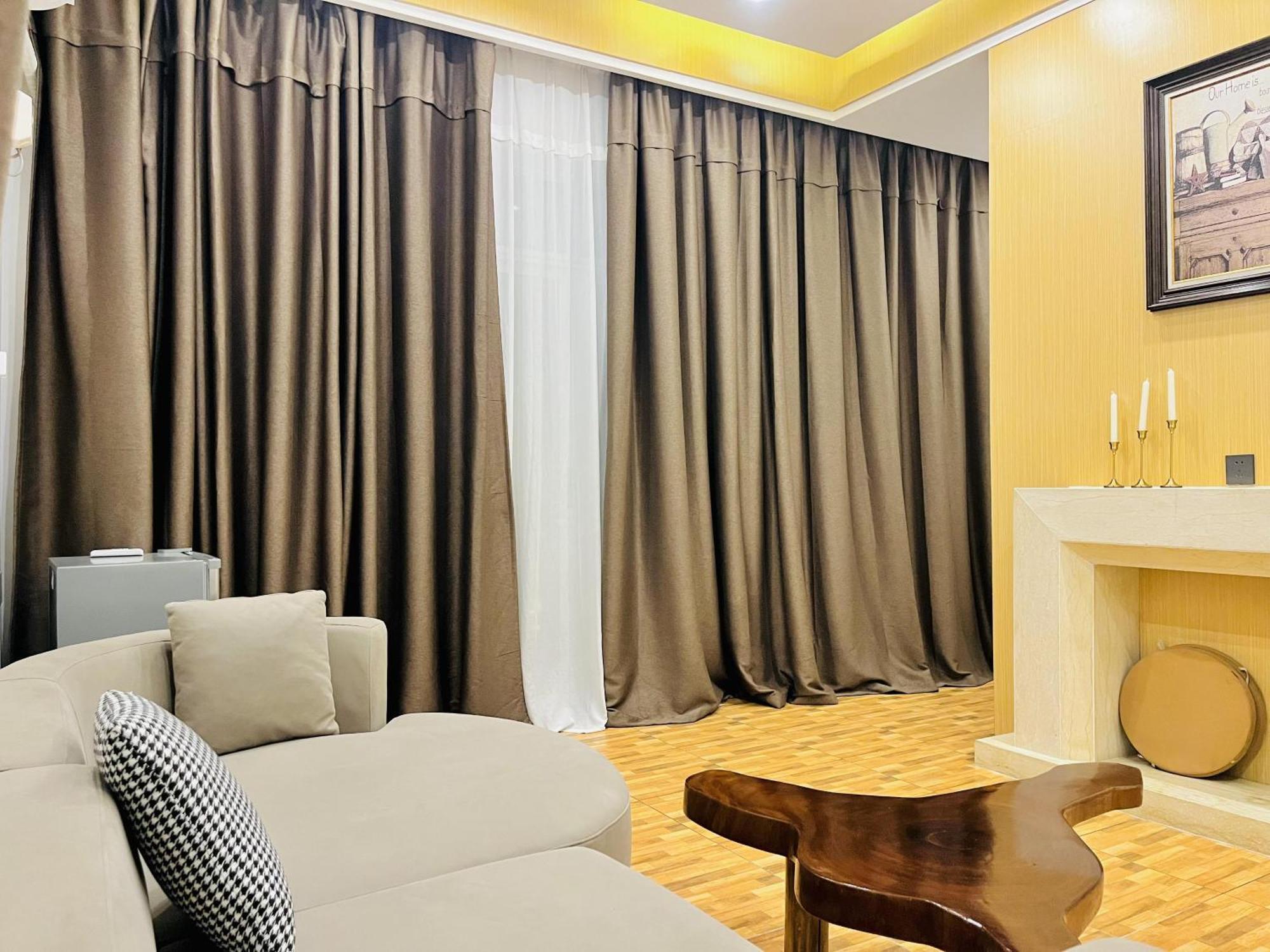 H&H Hotel Киншаса Экстерьер фото