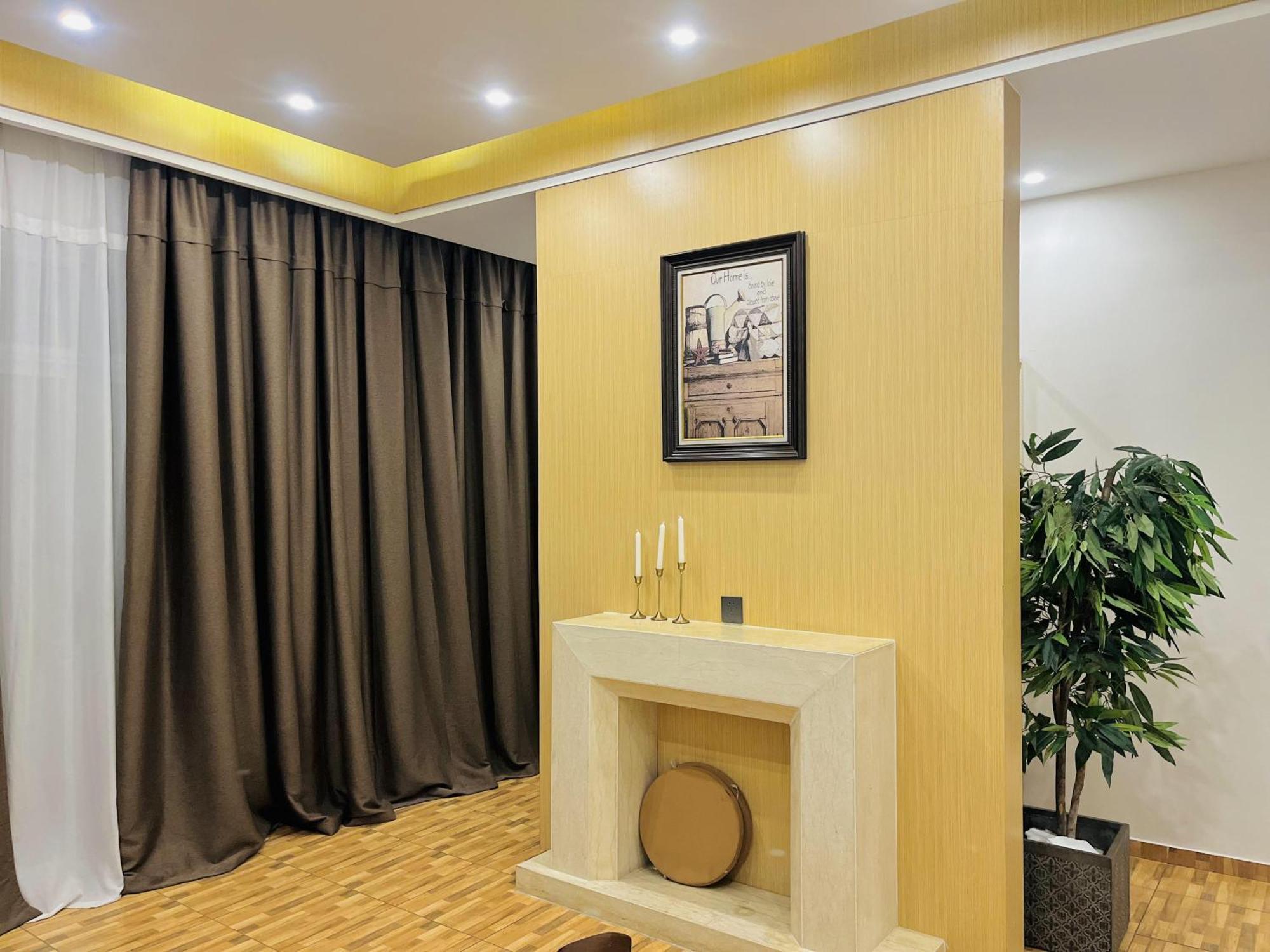 H&H Hotel Киншаса Экстерьер фото